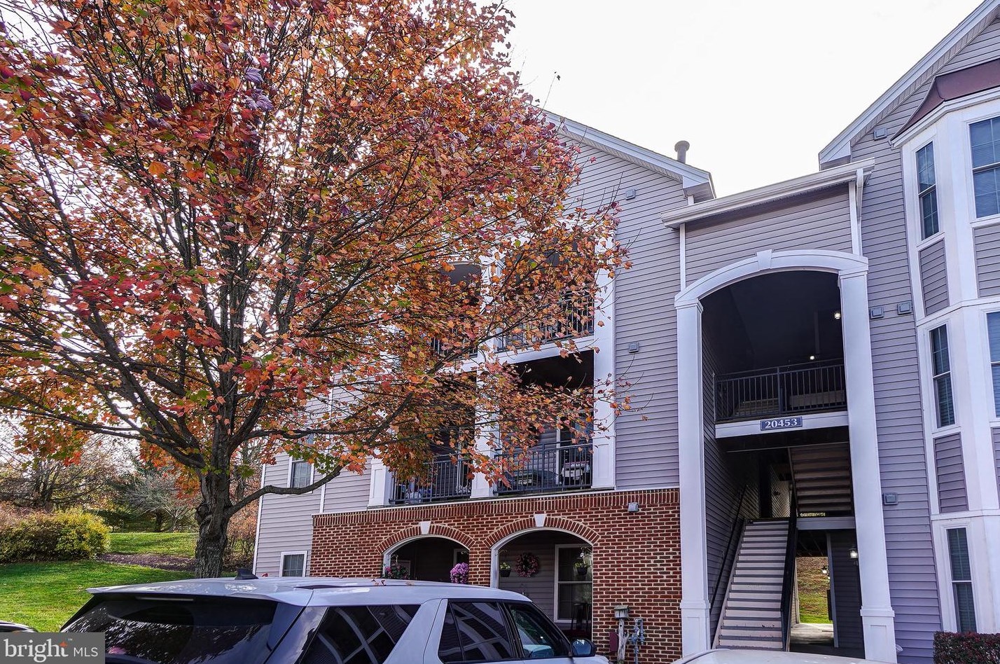 20453 Chesapeake Sq, Dulles VA  20165-4349 exterior