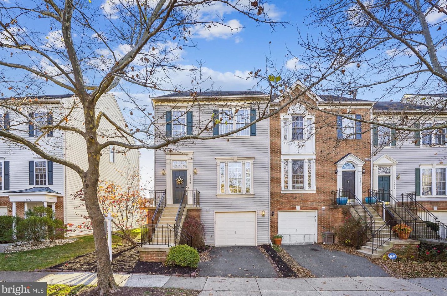 42973 Golf View Dr, Fairfax, VA 20152-2005