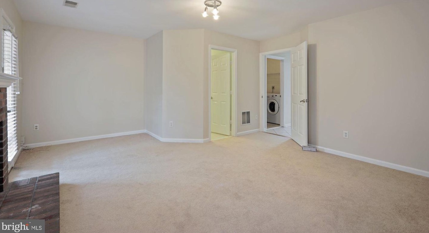 45472 Baggett Ter, Dulles VA  20166-3025 exterior