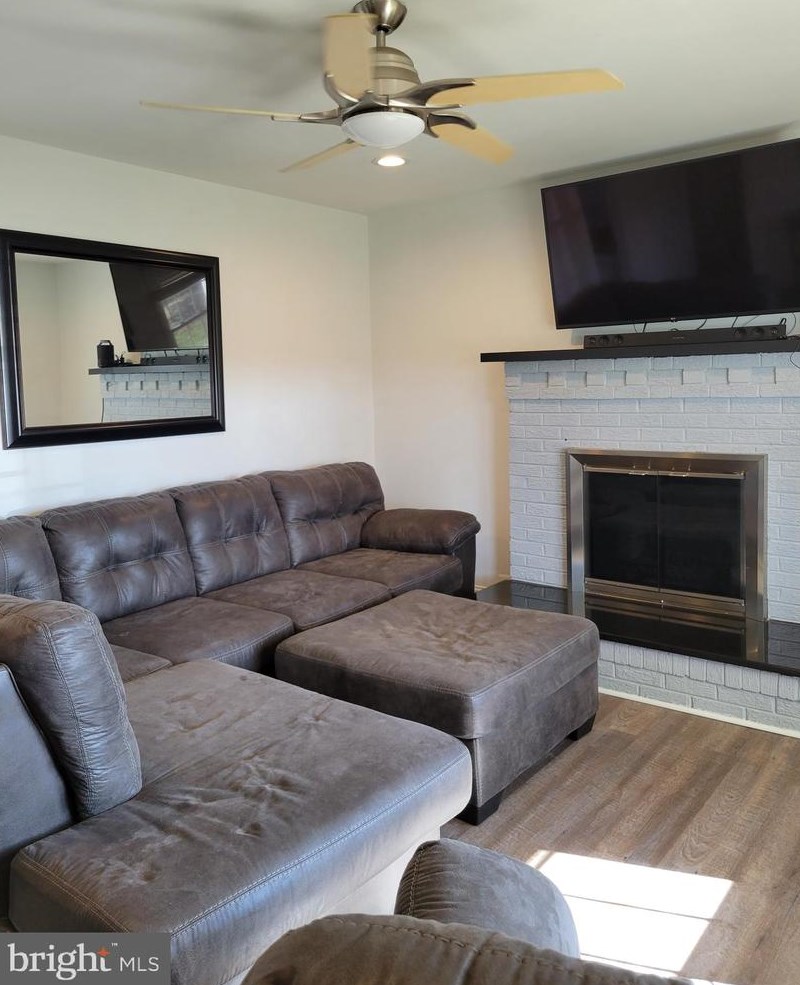 109 N Sequoia Ct, Dulles, VA 20164