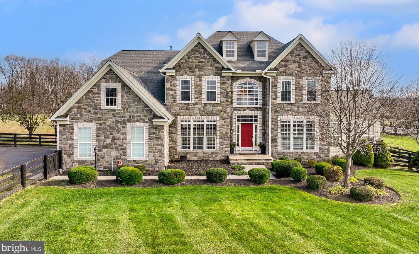 39008 Old Stage Pl, Waterford, VA 20197