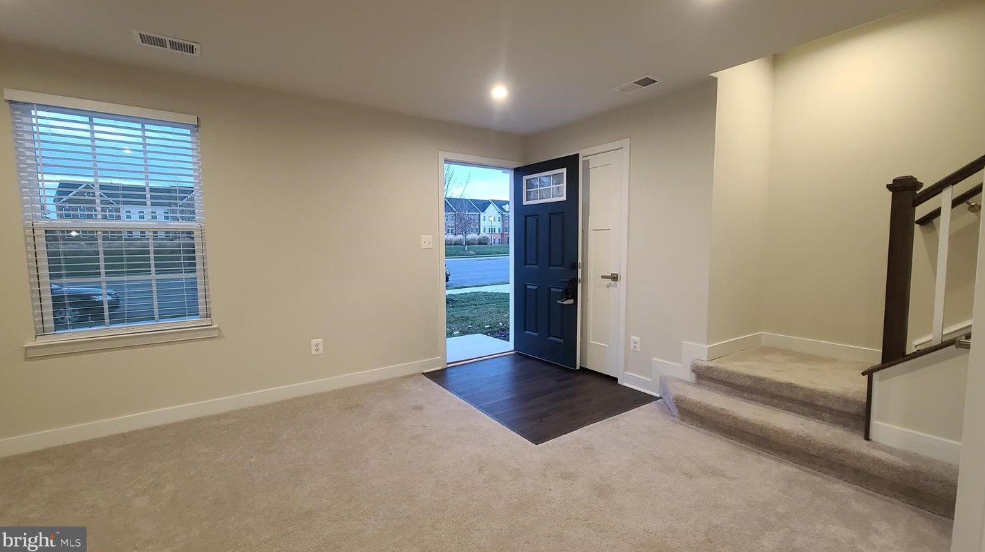 24593 Hutchinson Farm Dr, Dulles, VA 20166