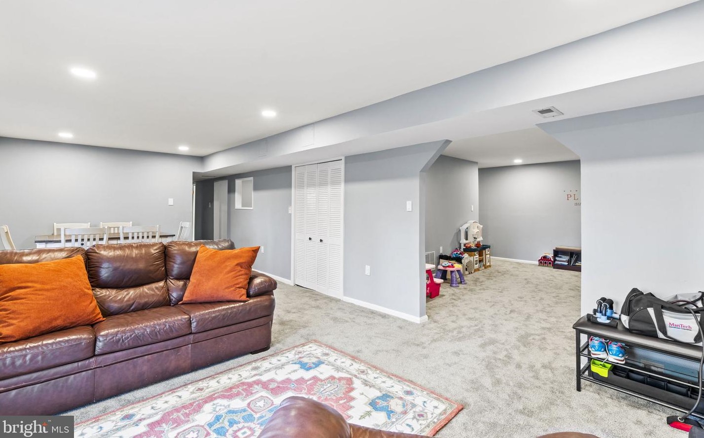 20226 Catlett Pl, Ashburn VA  20147-3303 exterior