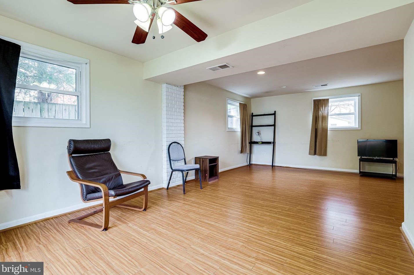 603 Alder Ave, Dulles VA  20164-4101 exterior