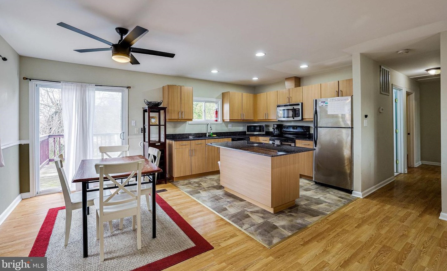 603 Alder Ave, Dulles VA  20164-4101 exterior