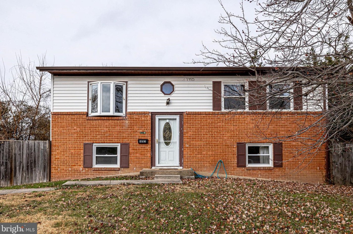 603 Alder Ave, Dulles VA  20164-4101 exterior