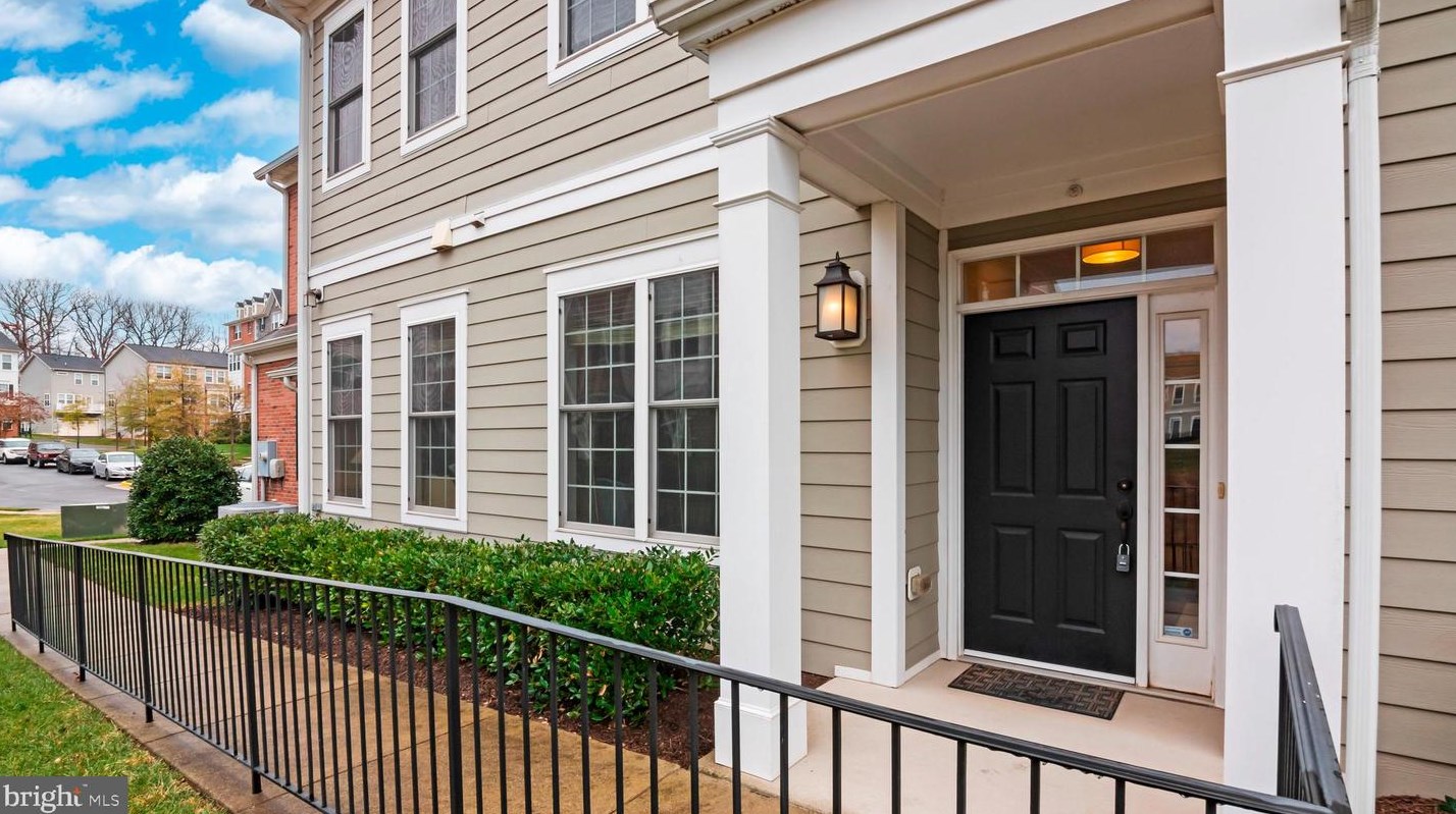 44001 Vaira Ter, Fairfax, VA 20152-6111