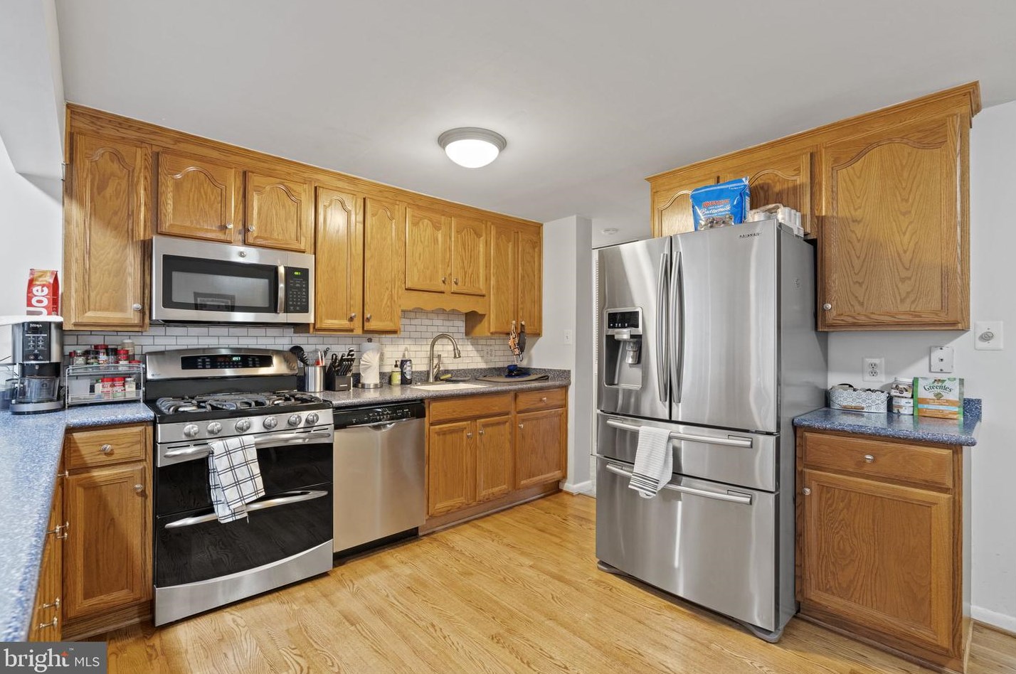 702 Argonne Ave, Dulles VA  20164-2922 exterior