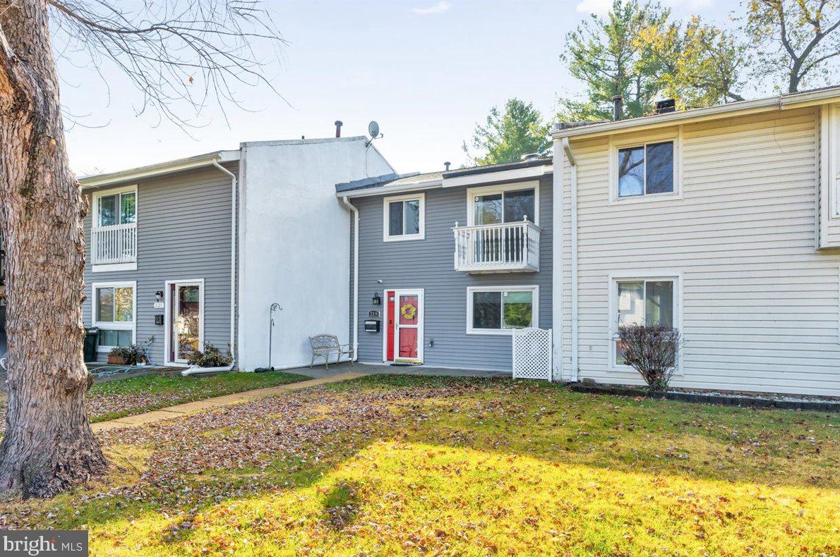 219 Willow Ter, Dulles VA  20164-1629 exterior