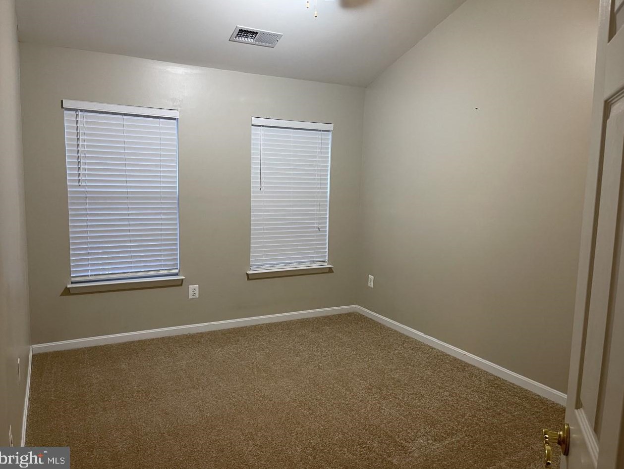 43113 Forest Edge Sq, Ashburn VA  20148-4046 exterior