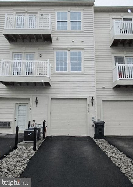 24688 Hutchinson Farm Dr, Dulles VA  20166-2683 exterior