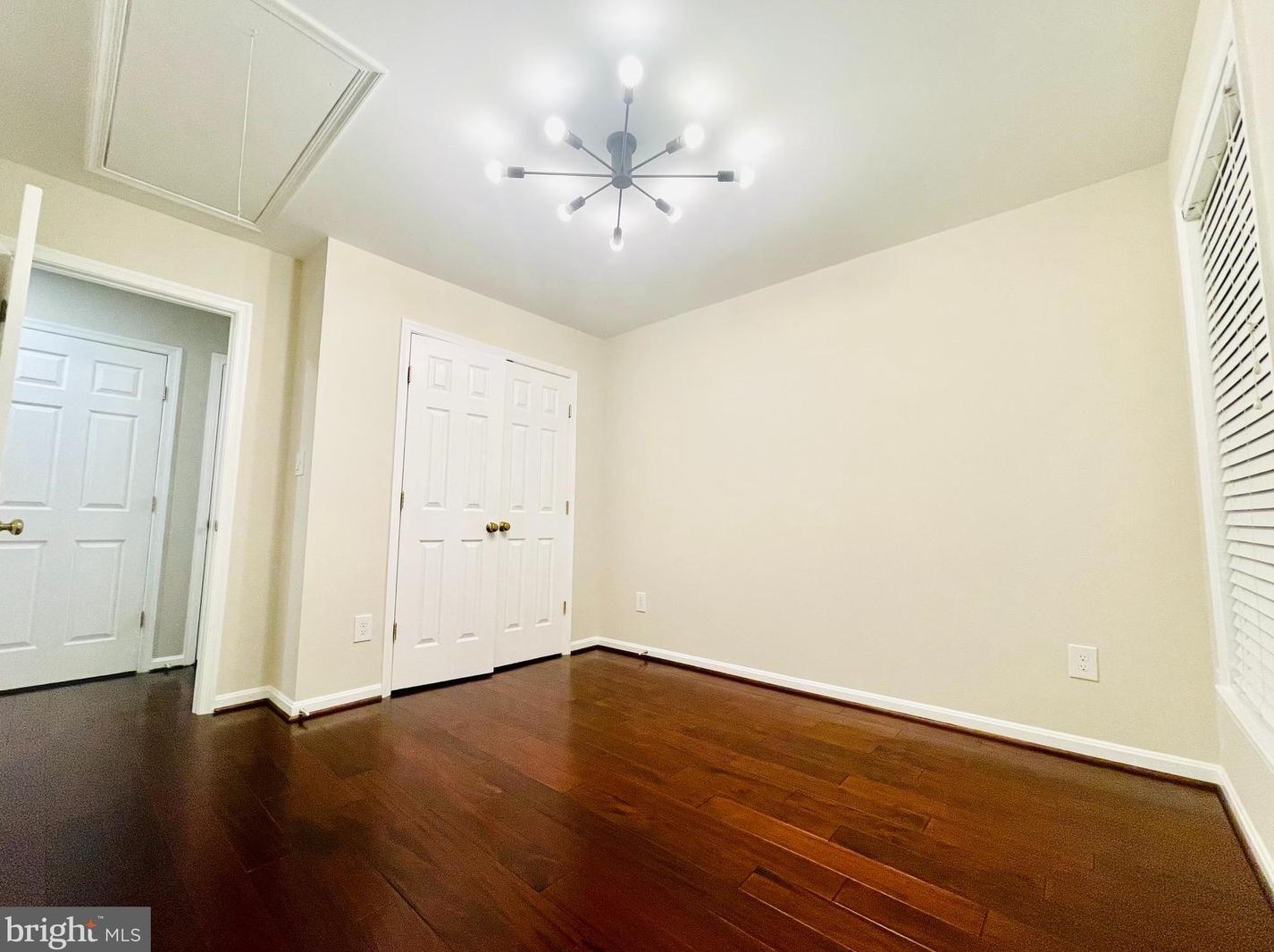 20584 Banbury Sq, Dulles VA  20165-7551 exterior