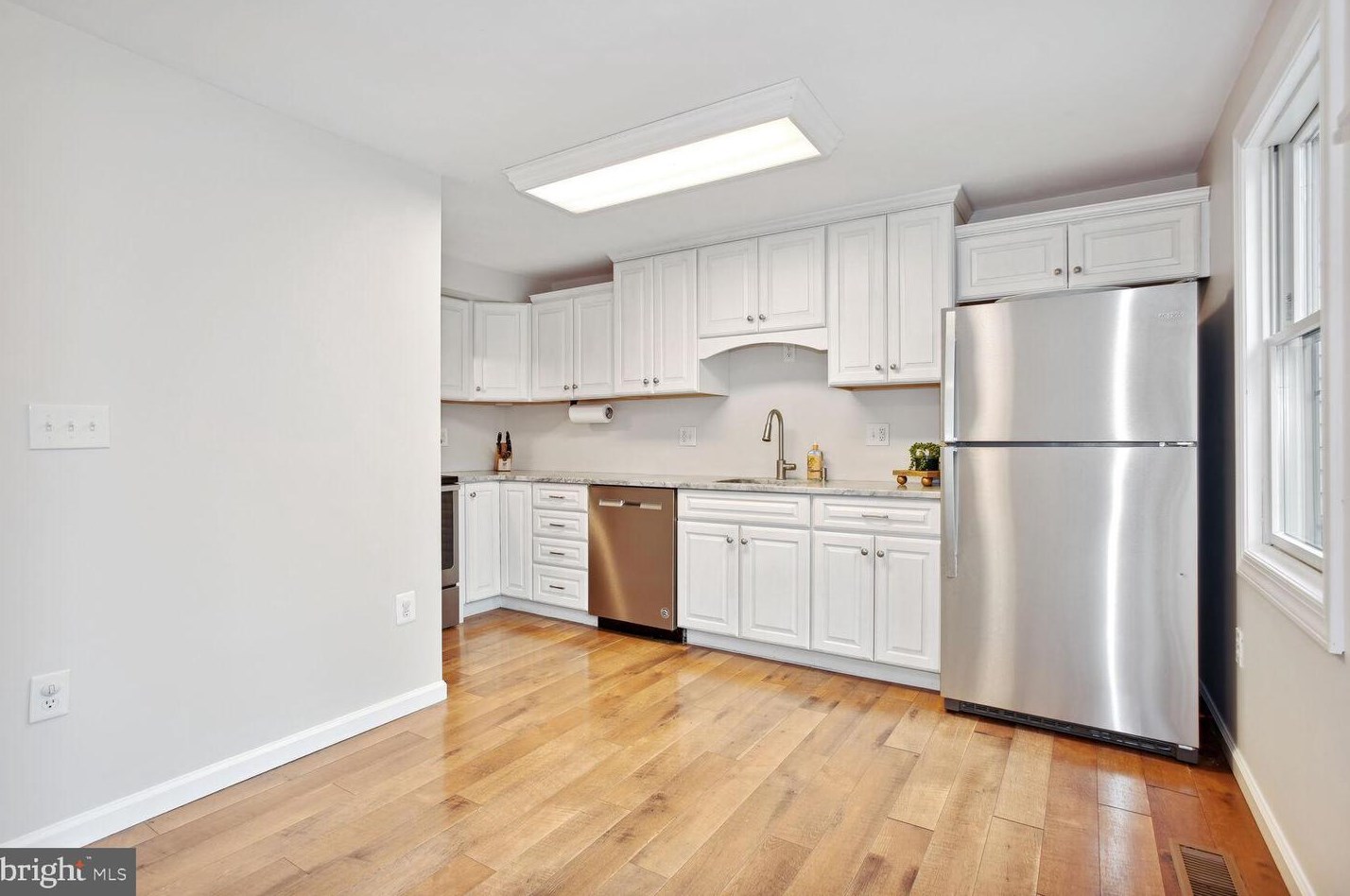 9 Mercer Ct, Dulles, VA 20165-5705