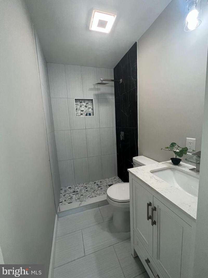 319 Williamsburg Rd, Dulles VA  20164-4326 exterior