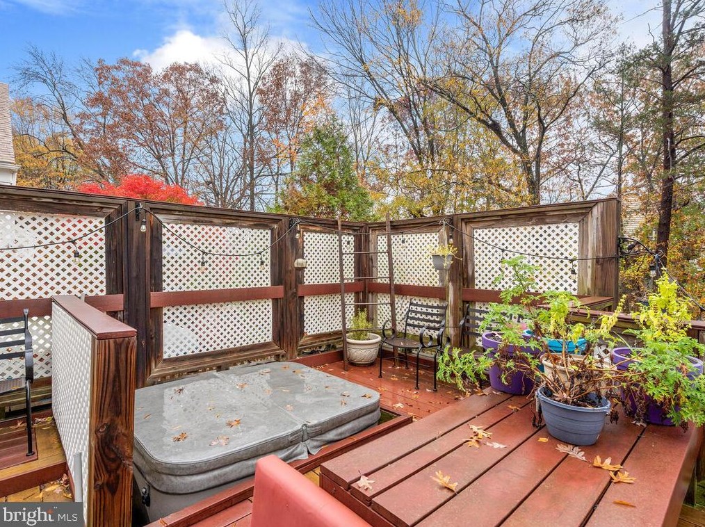 4 Oakdale Ct, Dulles VA  20165-5641 exterior