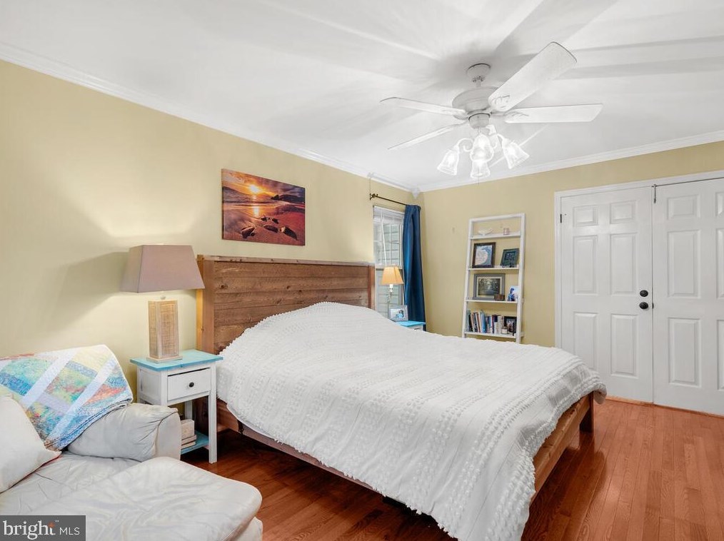 4 Oakdale Ct, Dulles VA  20165-5641 exterior