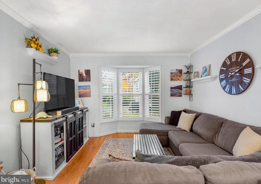 4 Oakdale Ct, Dulles, VA 20165