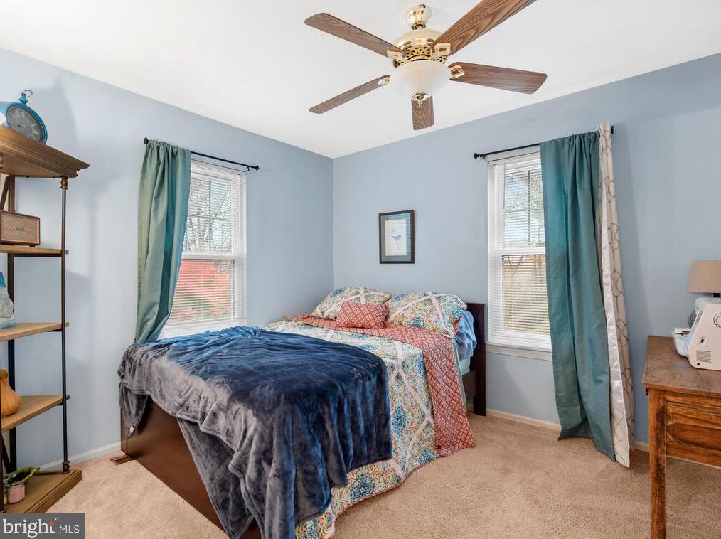 4 Oakdale Ct, Dulles VA  20165-5641 exterior