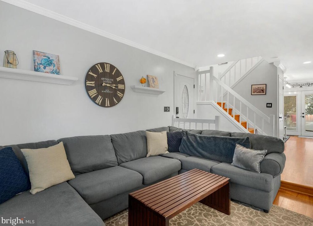 4 Oakdale Ct, Dulles VA  20165-5641 exterior