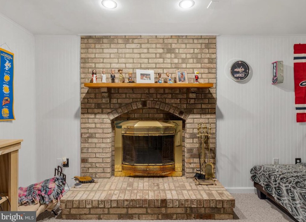 4 Oakdale Ct, Dulles VA  20165-5641 exterior