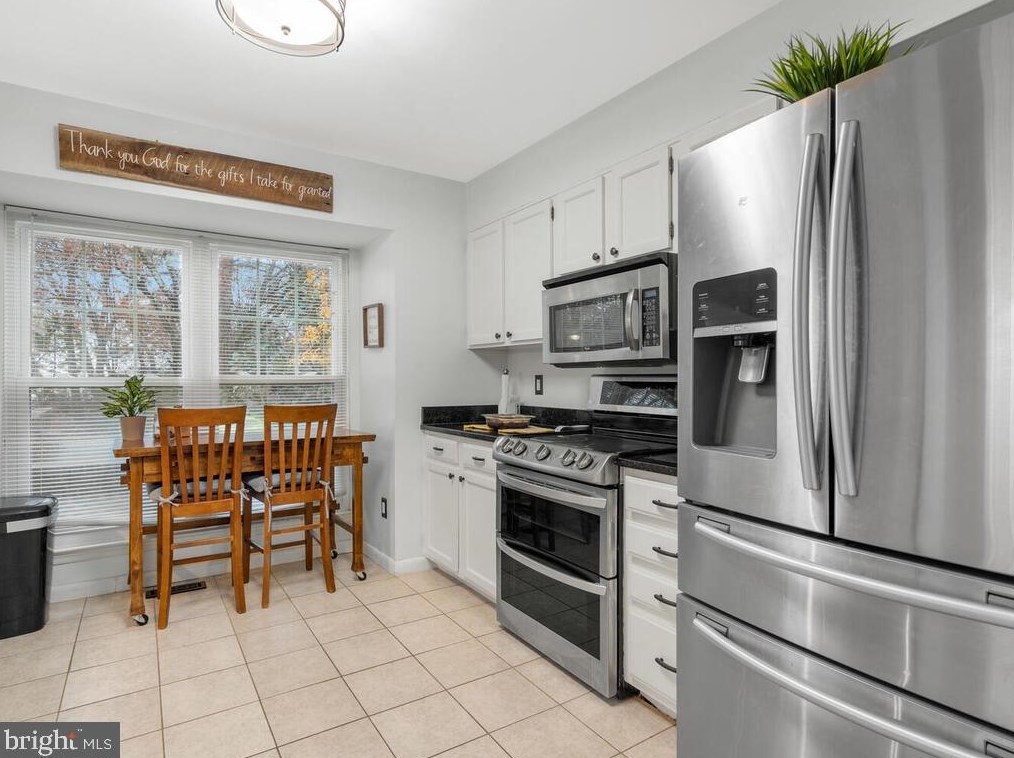 4 Oakdale Ct, Dulles VA  20165-5641 exterior