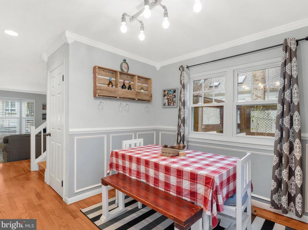 4 Oakdale Ct, Dulles VA  20165-5641 exterior