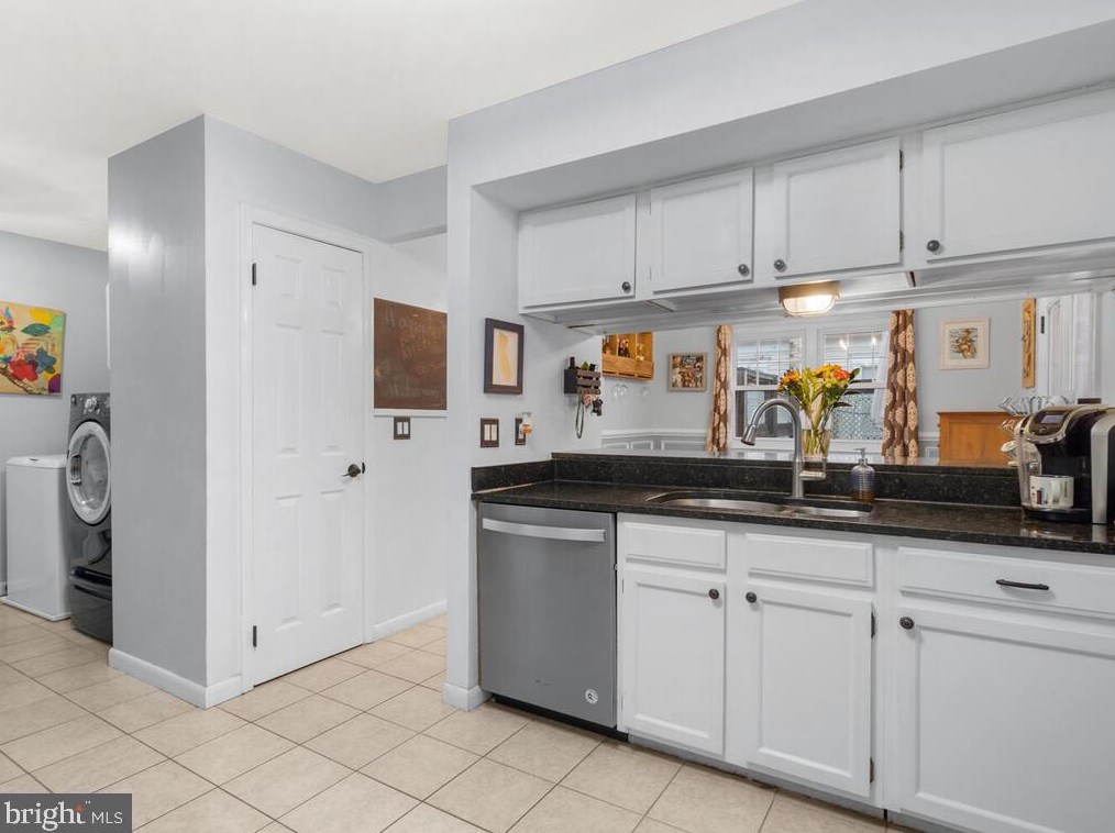 4 Oakdale Ct, Dulles VA  20165-5641 exterior