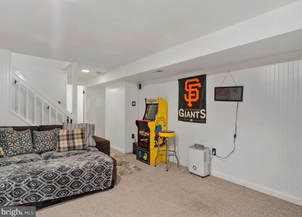 4 Oakdale Ct, Dulles VA  20165-5641 exterior