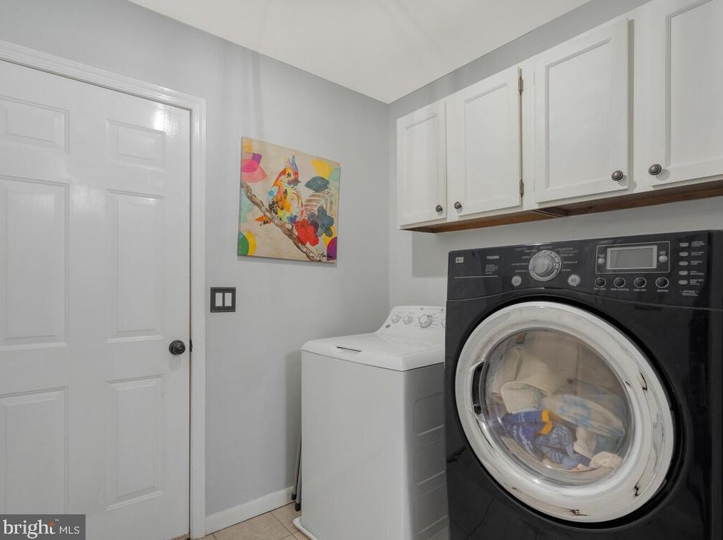 4 Oakdale Ct, Dulles VA  20165-5641 exterior