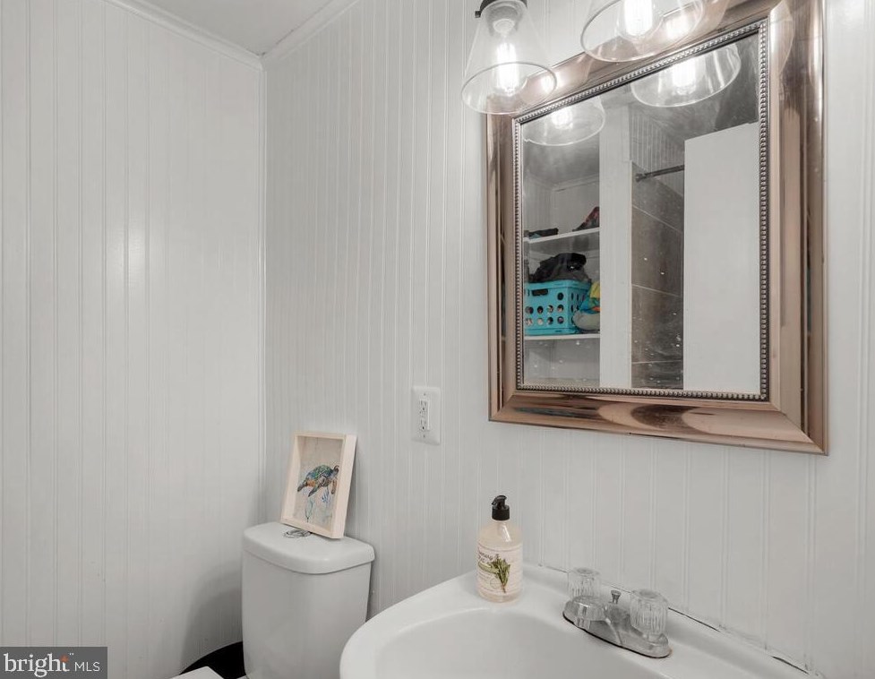 4 Oakdale Ct, Dulles VA  20165-5641 exterior