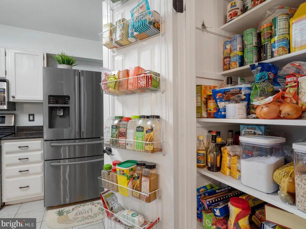 4 Oakdale Ct, Dulles VA  20165-5641 exterior