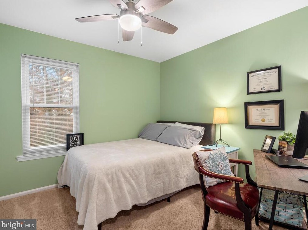 4 Oakdale Ct, Dulles VA  20165-5641 exterior