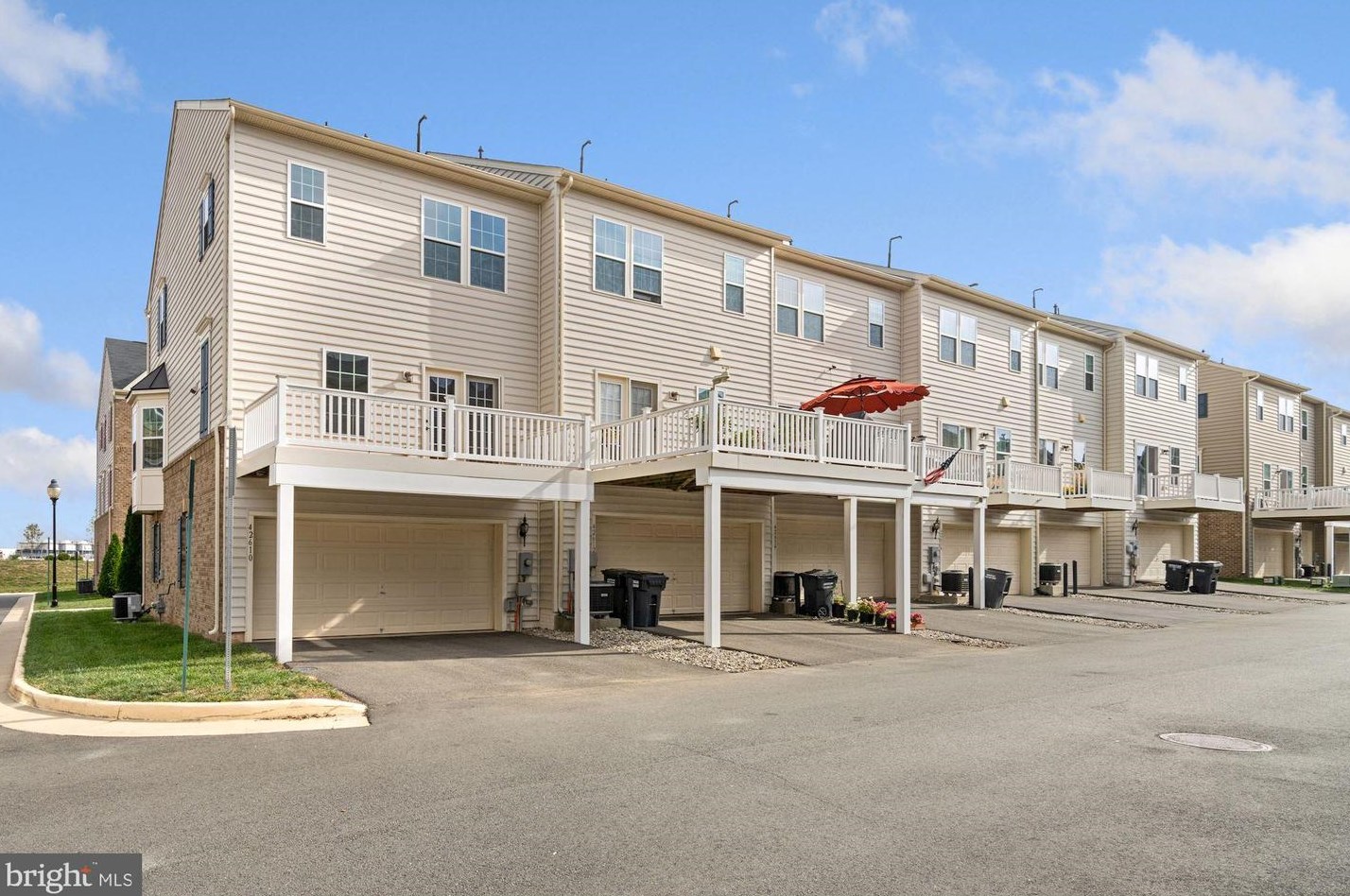 42610 Drazenovich Epoch Ter, Dulles VA  20166-2605 exterior