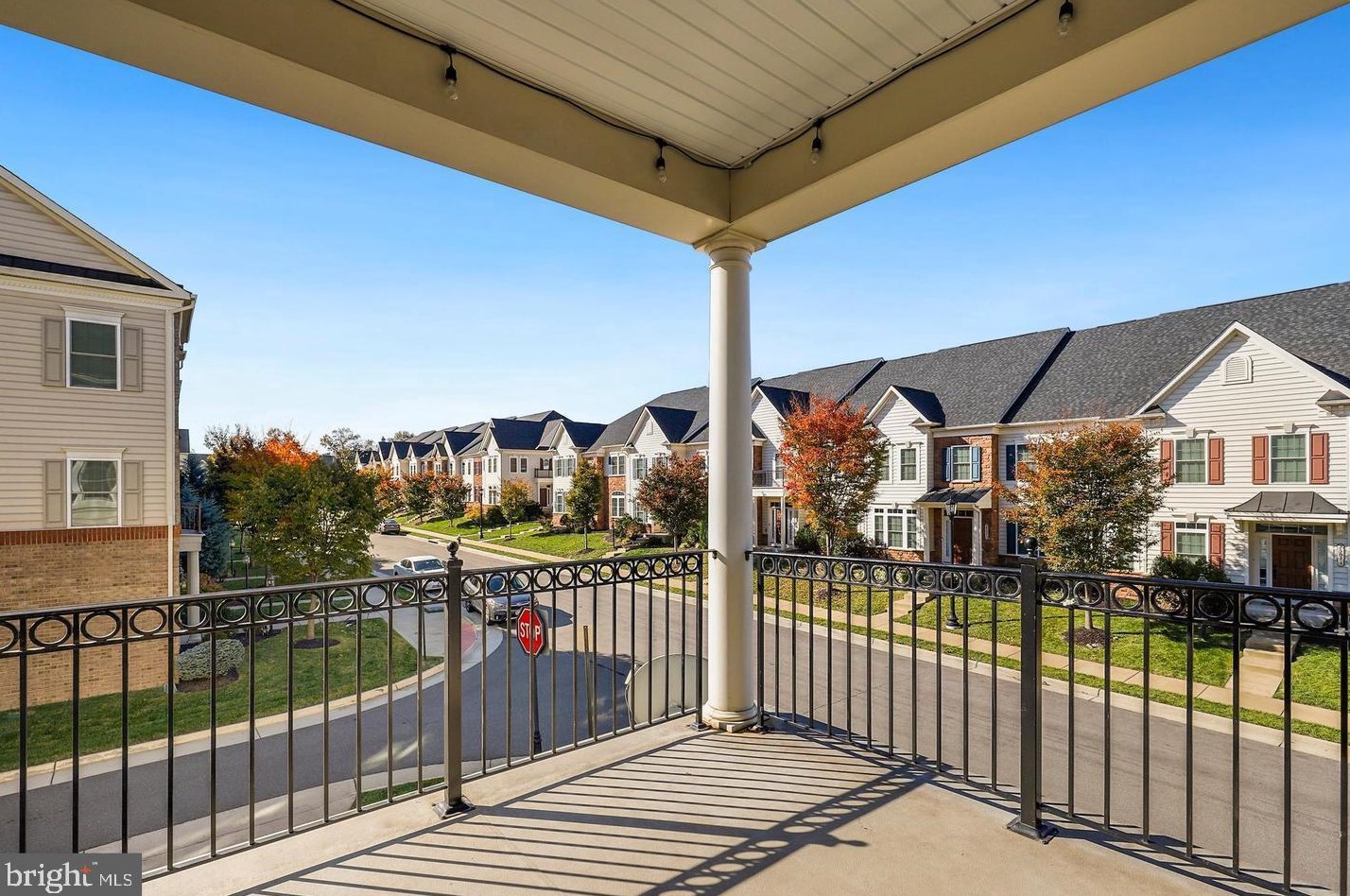 42525 Pine Forest Dr, Fairfax VA  20152-6095 exterior