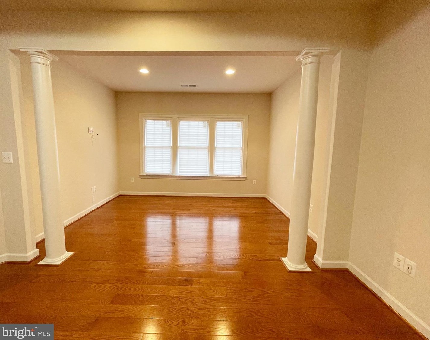 42525 Pine Forest Dr, Fairfax VA  20152-6095 exterior