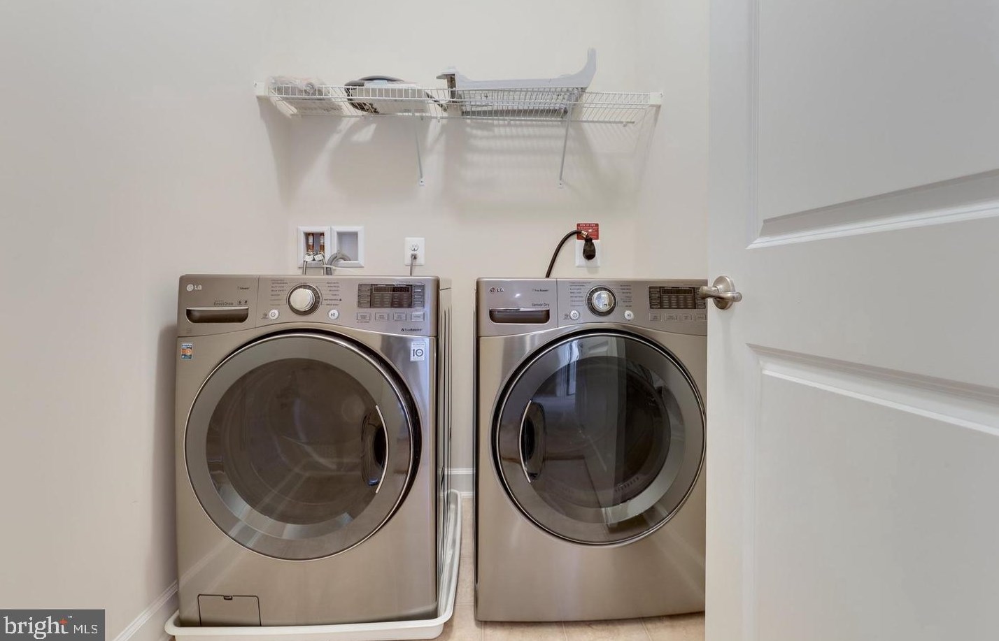 42525 Pine Forest Dr, Fairfax VA  20152-6095 exterior