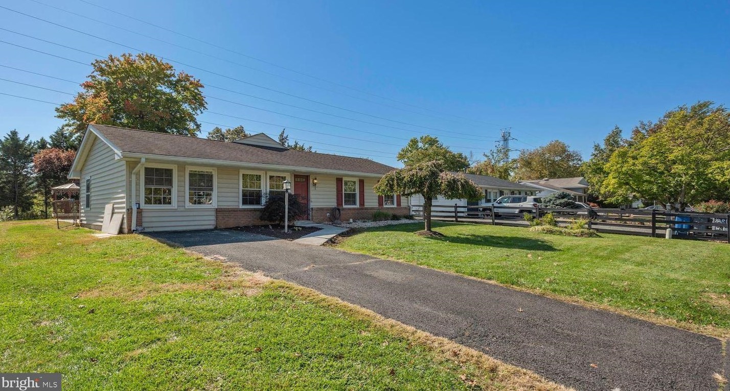 208 Williamsburg Rd, Dulles, VA 20164