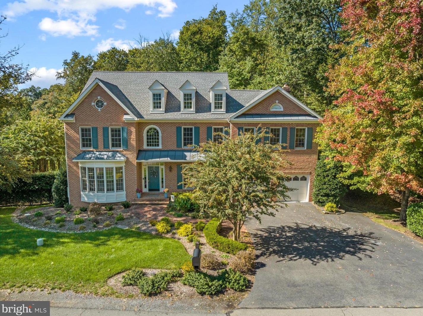 296 Sinegar Pl, Dulles, VA 20165-5136