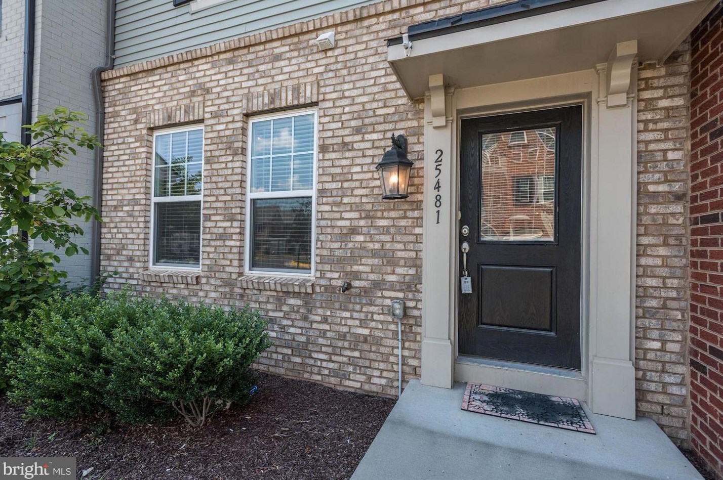 25481 Feltre Ter, Fairfax, VA 20152