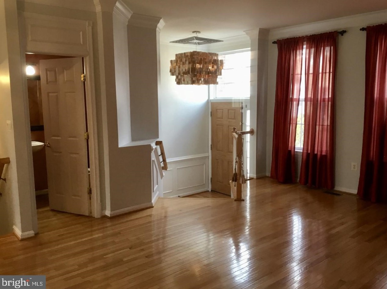 43090 Shadow Ter, Leesburg, VA 20176