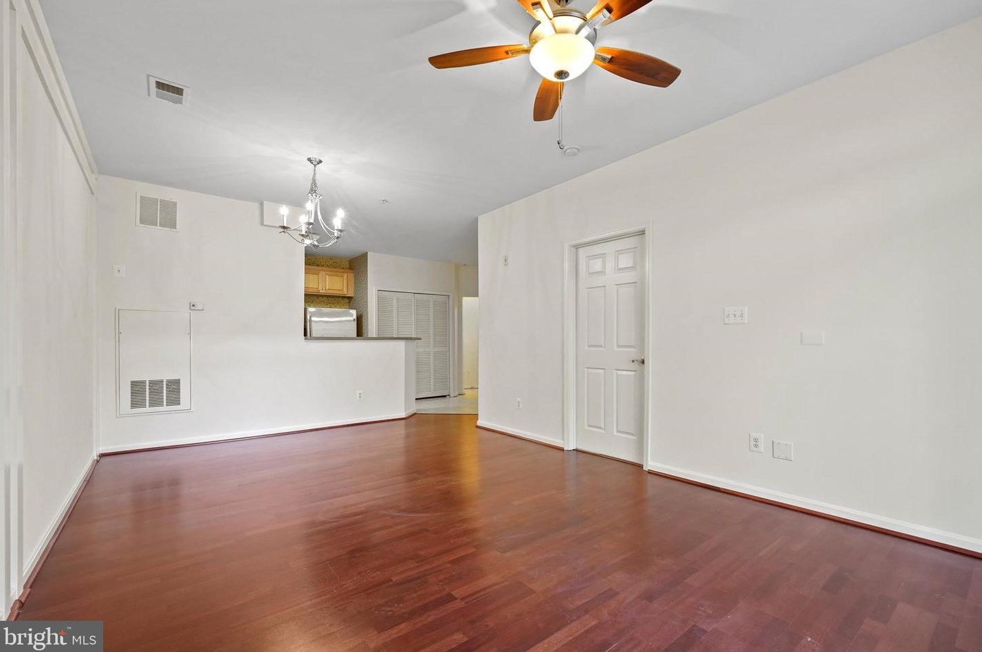 21191 Mcfadden Sq #105, Dulles, VA 20165