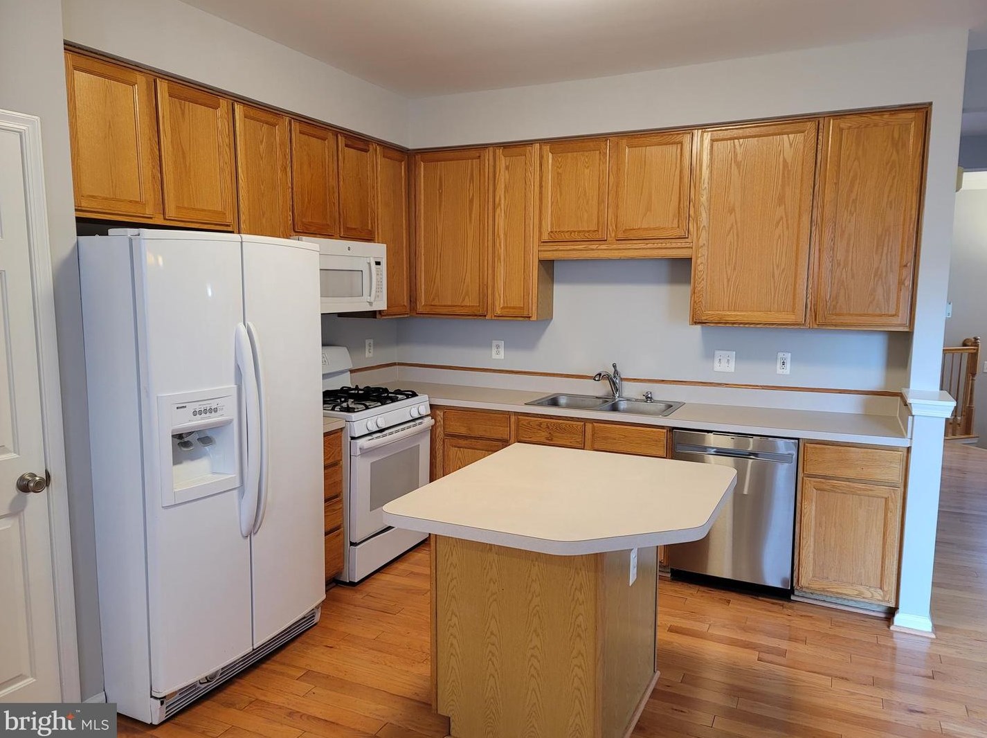 43253 Brookford Sq, Ashburn VA  20147-5141 exterior