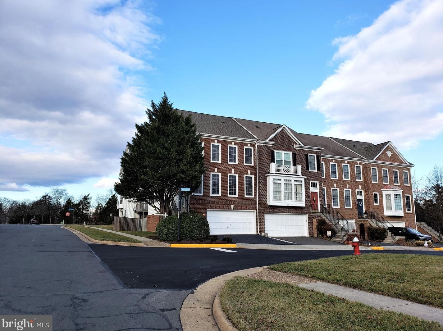 43506 Gabriel Sq, Fairfax, VA 20152-2552