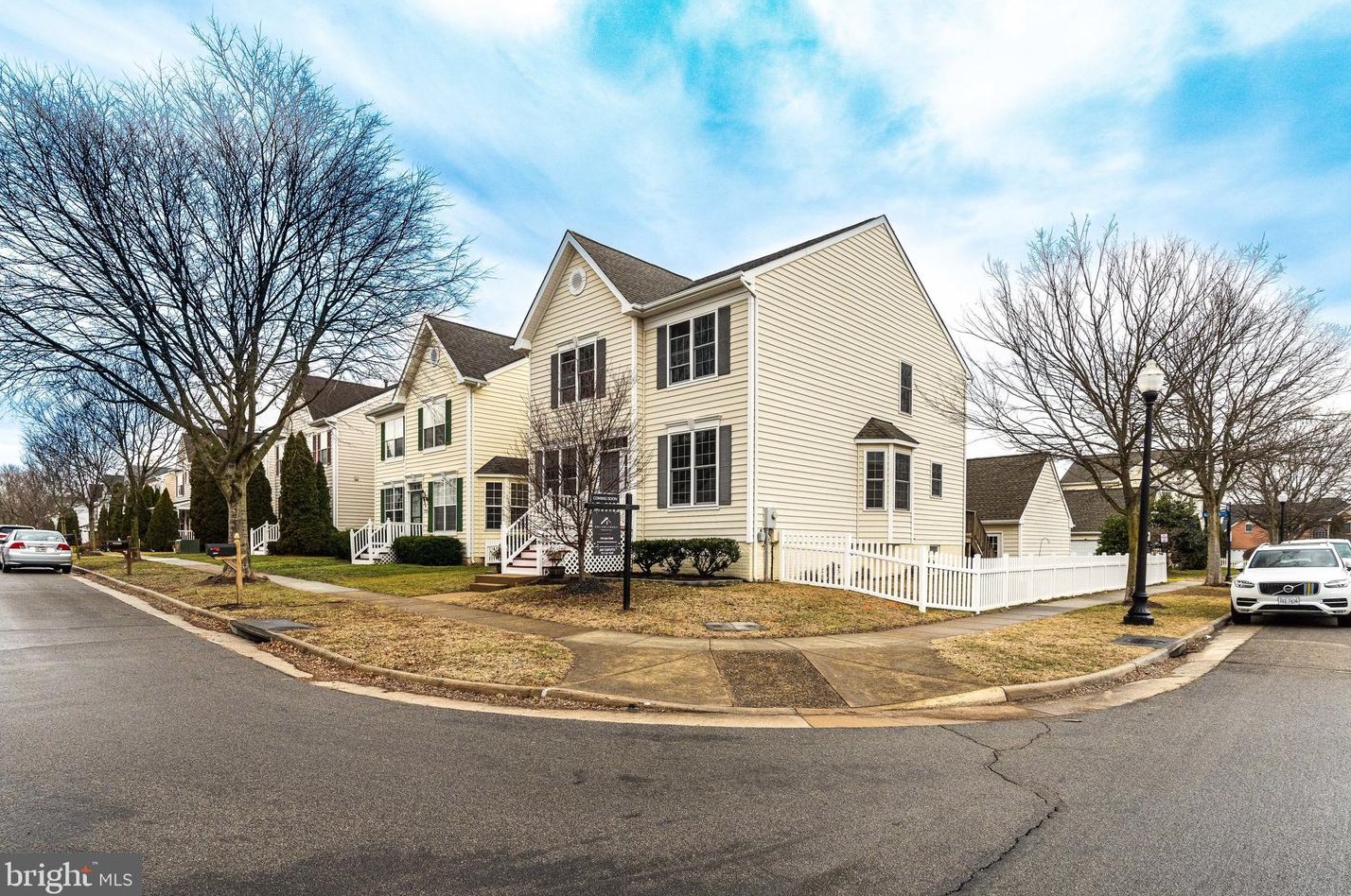 42658 Harris St, Fairfax, VA 20152-3997