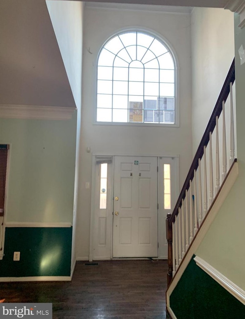 25804 Leonard Dr, Fairfax, VA 20152