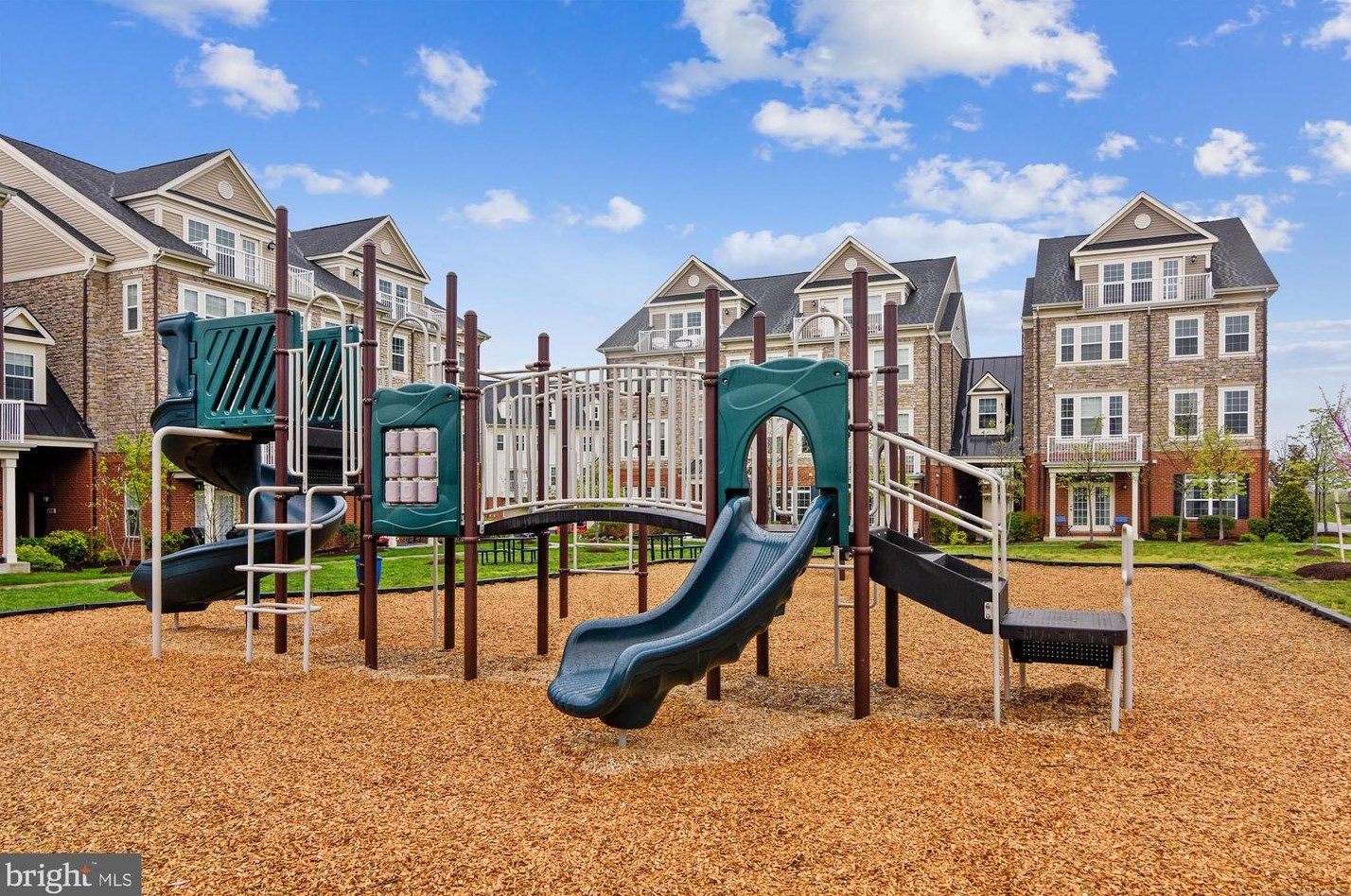 42604 Hardage Ter, Ashburn VA  20148-4350 exterior