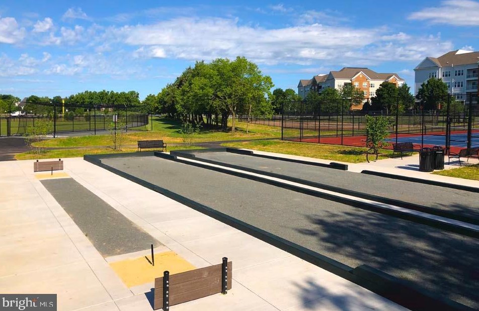 21025 Rocky Knoll Sq, Ashburn VA  20147-5713 exterior