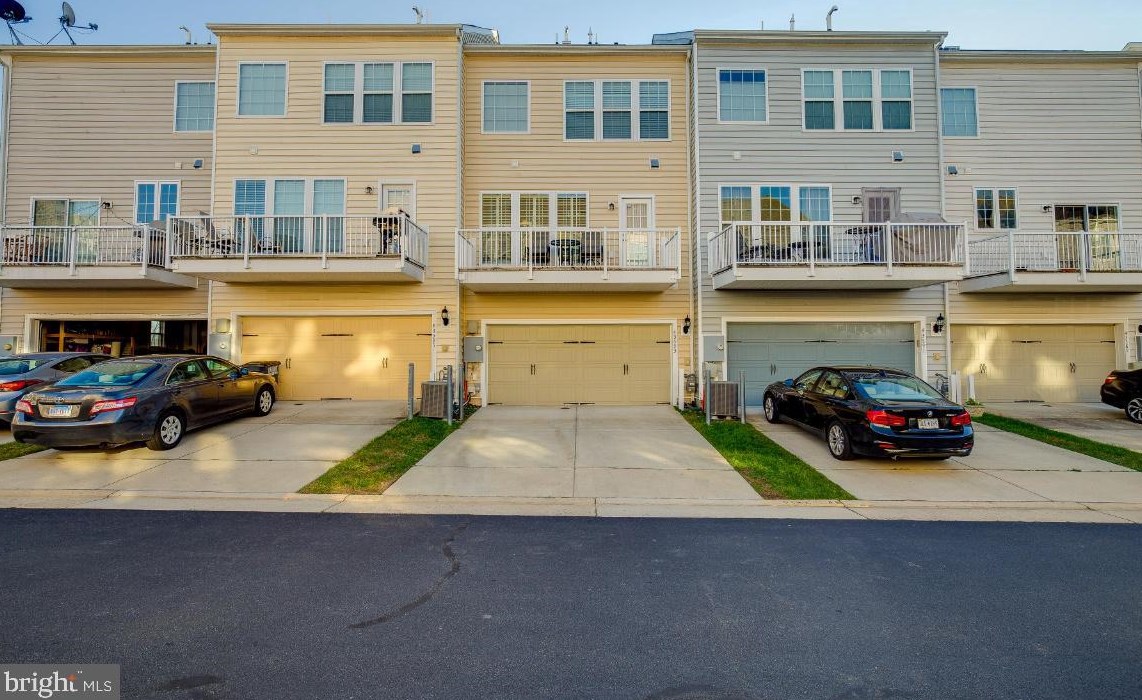 43593 Taylor Tree Ter, Fairfax, VA 20152