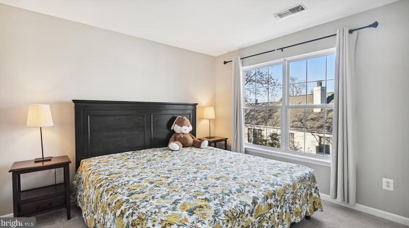 47074 Garrett Pl, Dulles VA  20165-7522 exterior