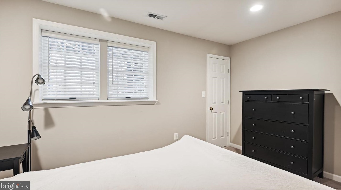 47074 Garrett Pl, Dulles VA  20165-7522 exterior